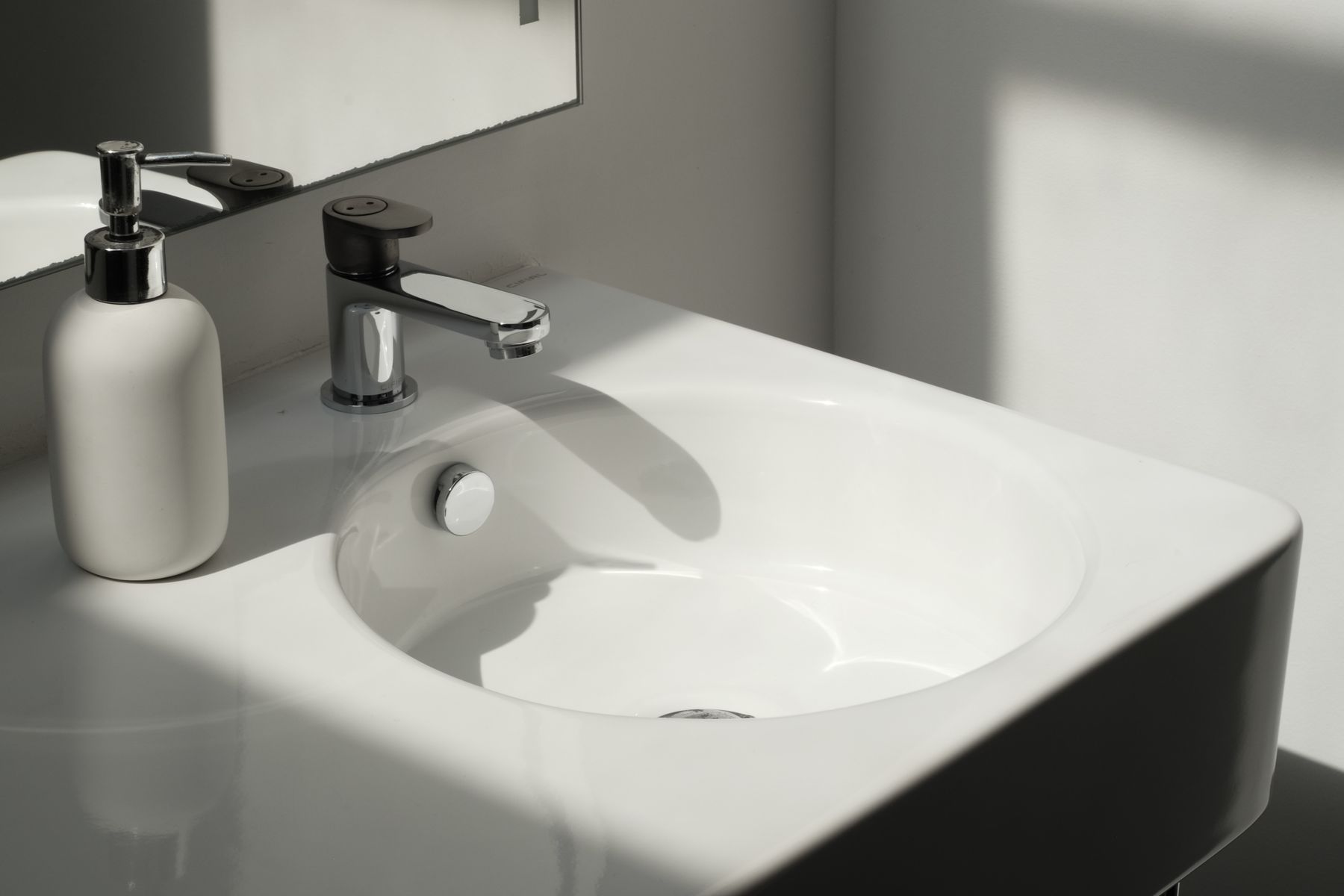 A clean clinical washroom sink in a Cambridge medical suite