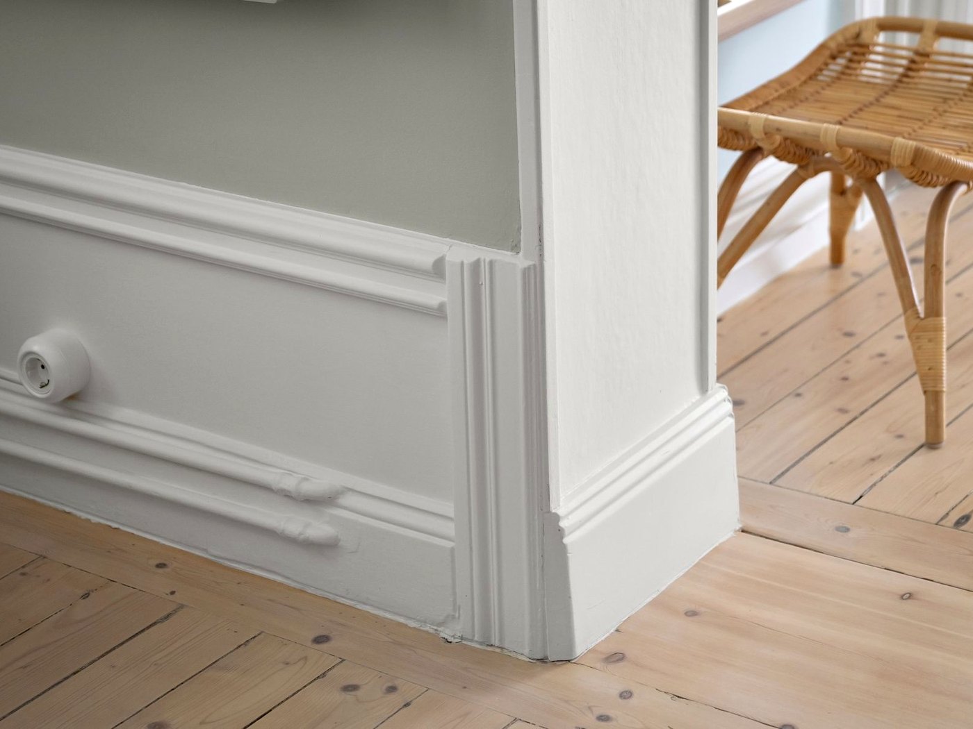 Baseboard, crown moulding and skirting cleaned along a hallway