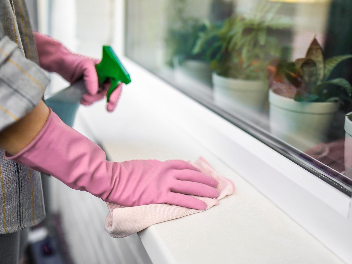 A clean, bright window sill in a waterfront Oxford home